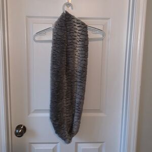 Womens Round furry scarf